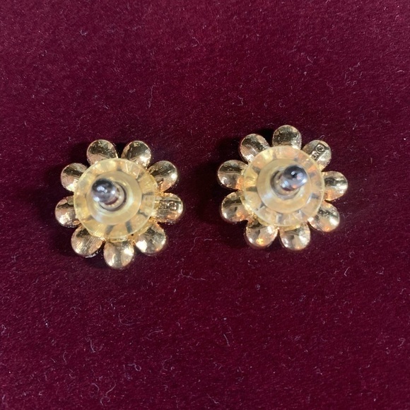 Vintage Gold tone and rhinestone floral earrings. - Picture 3 of 5